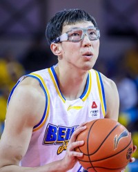 玩法-周琦出战26分钟 3中1&amp;罚球10中6拿到8分7板4助1断2帽 正负值+23